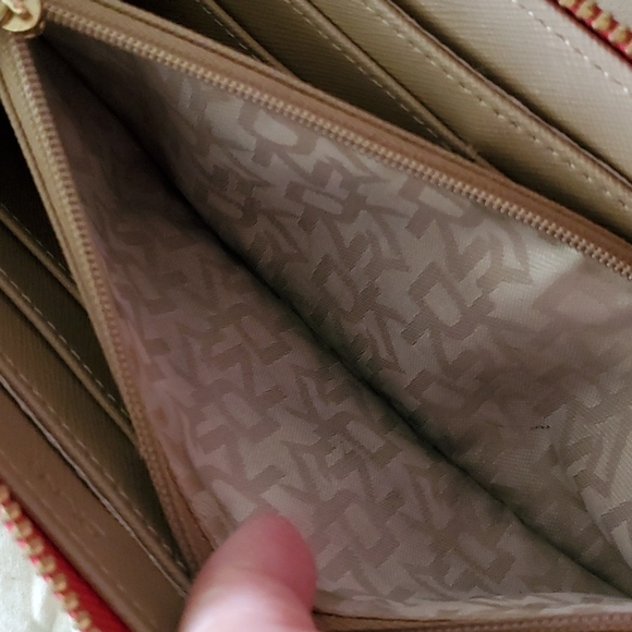 Authentic DKNY zippy wallet - Picture 12 of 12